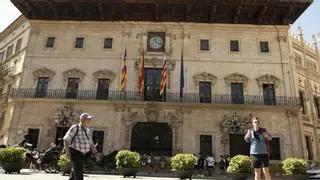 Avisan del posible «colapso» del Ayuntamiento de Palma por falta de personal