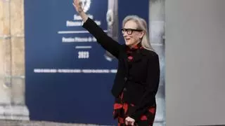 Una Meryl Streep emocionada baila al son de la gaita durante su recibimiento en Asturias