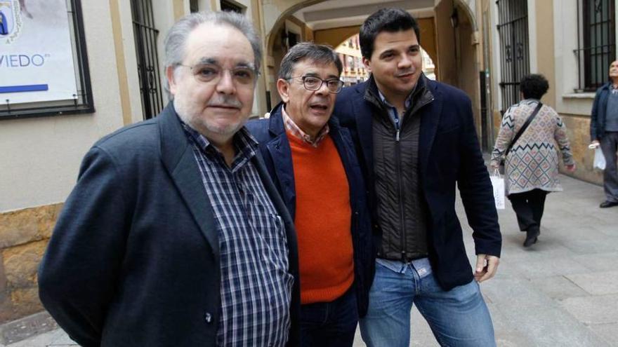 Carlos Abeledo, Sánchez Ramos y el tenor Francisco Corujo.