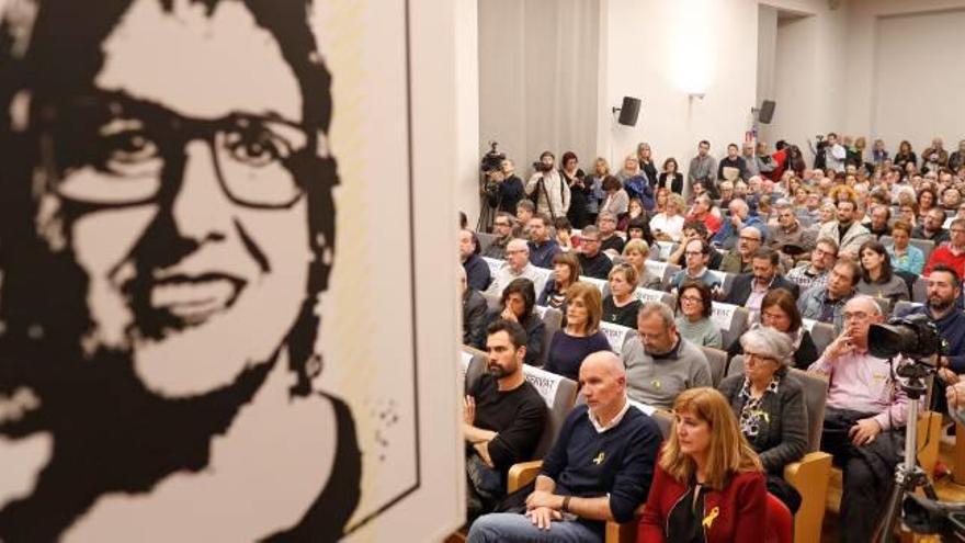 La UGT omple la Casa de  la Cultura amb l&#039;acte de suport a Dolors Bassa