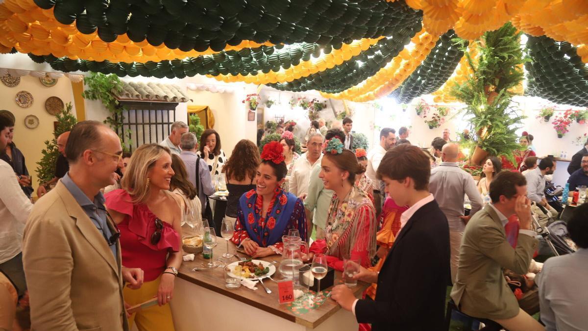 El ambiente familiar gana protagonismo en el recinto ferial pese al calor de la jornada