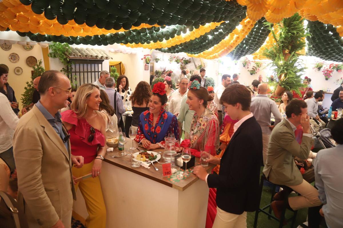 El ambiente familiar gana protagonismo en el recinto ferial pese al calor de la jornada