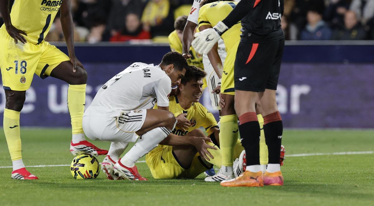 Juan Foyth, dolido en el suelo después de lesionarse