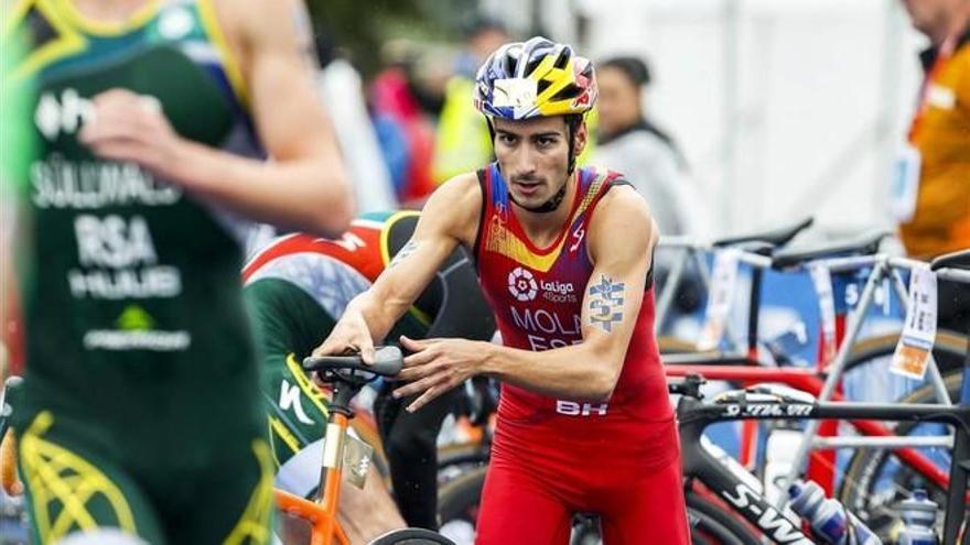 Mario Mola conquista su tercer Mundial de triatlón consecutivo