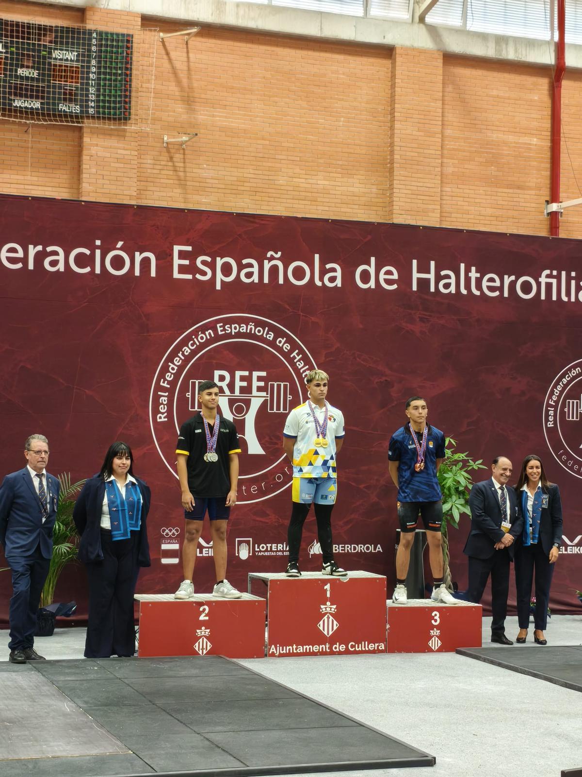 Jheron Ruano, a la derecha en el podio, se colgó tres bronces