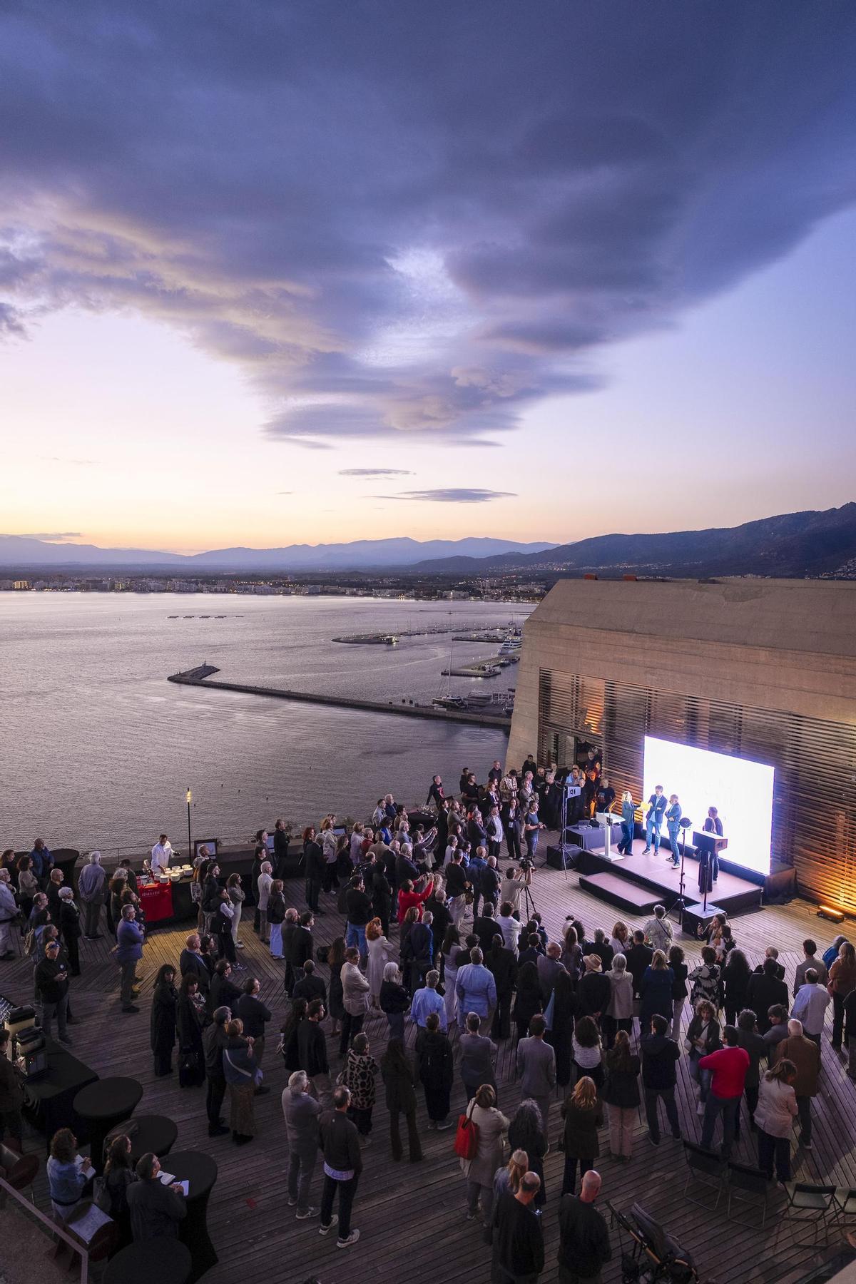 Vista general del Castell de la Trinitat durant l'homenatge a Juli Soler.