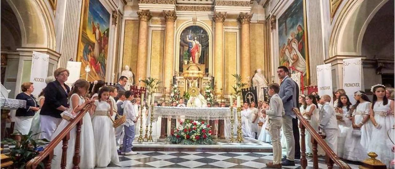 La parroquia de San Juan Bautista de Monóvar prepara la celebración de las primeras comuniones en junio y julio