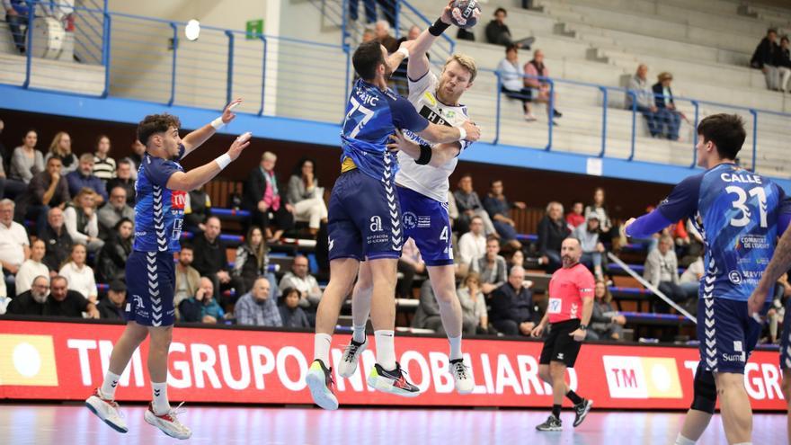 Mucho esfuerzo y poco premio para el TM Benidorm en la EHF European League