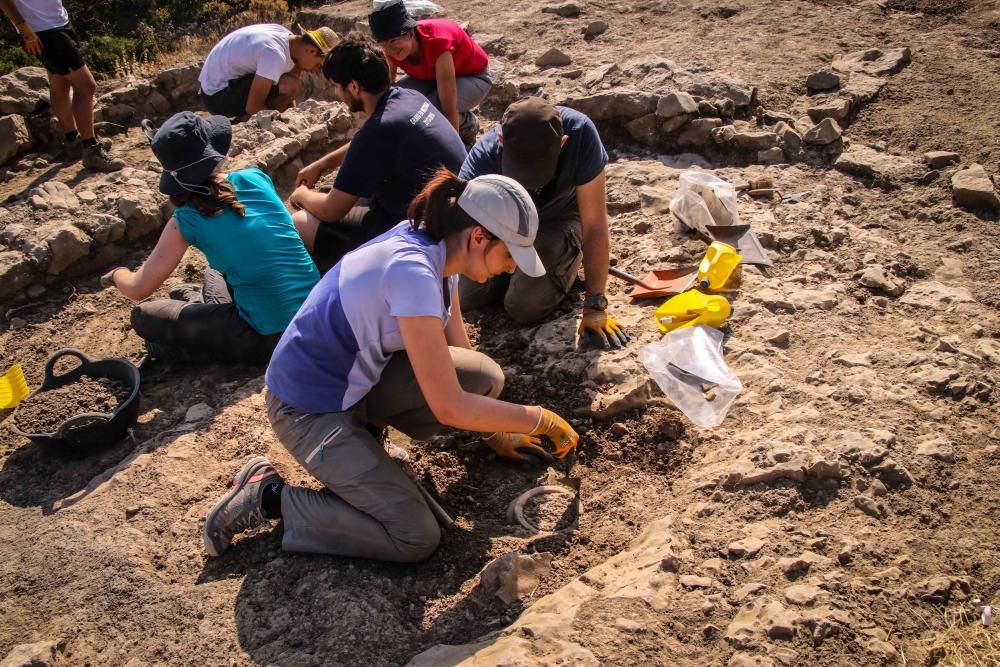 Excavaciones en el Cabeçó de Mariola