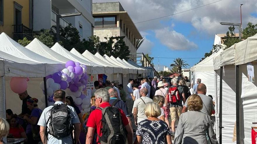 Imagen del numeroso público que asistió a la primera edición de la Feria de Economía de Proximidad. | | ALEX CRUZ