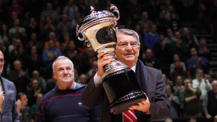 Miki Vukovic, homenajeado en La Fonteta.