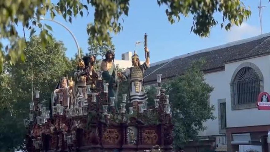 Nuestro Padre Jesús de la Esperanza de la Milagrosa se luce con la marcha "Líbranos del mal"