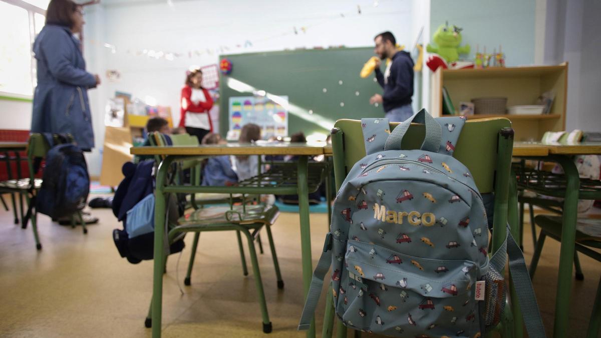 Profesores con un grupo de alumnos