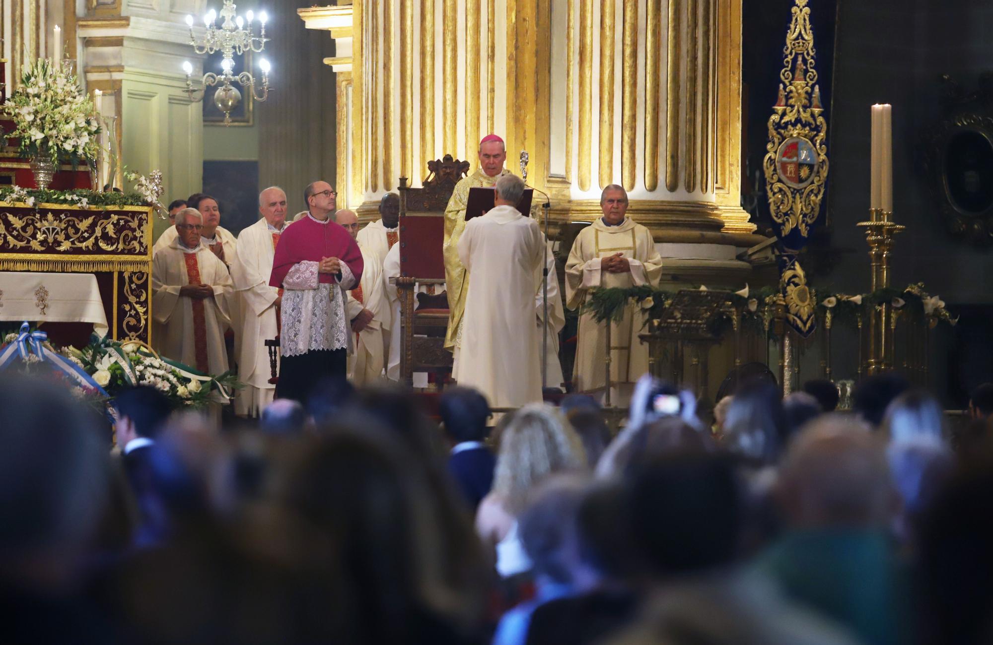 Misa y ofrenda floral a la Virgen de la Victoria en la Catedral de Málaga