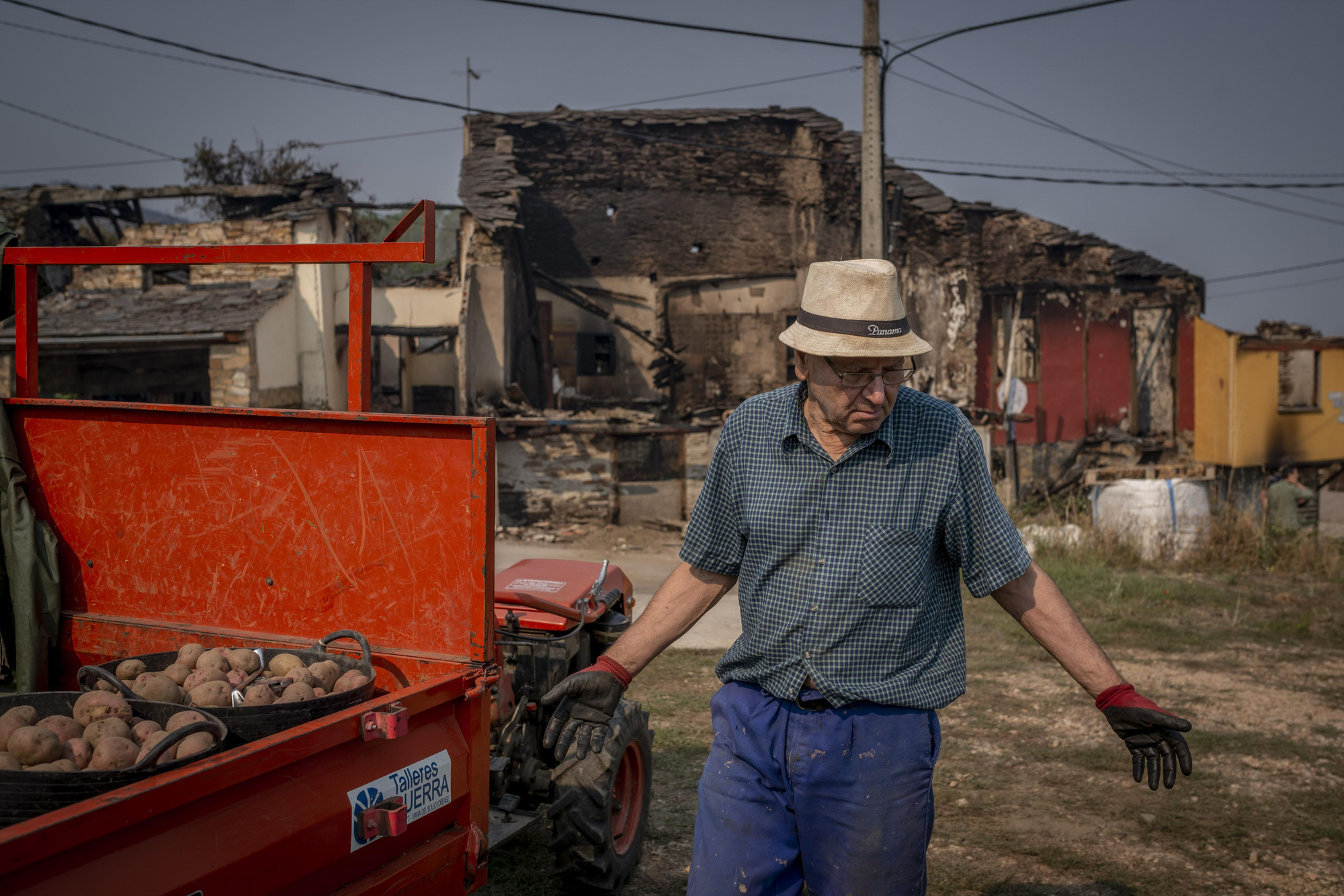 Las llamas calcinan 10.000 hectáreas en la jornada más activa de la ola de incendios