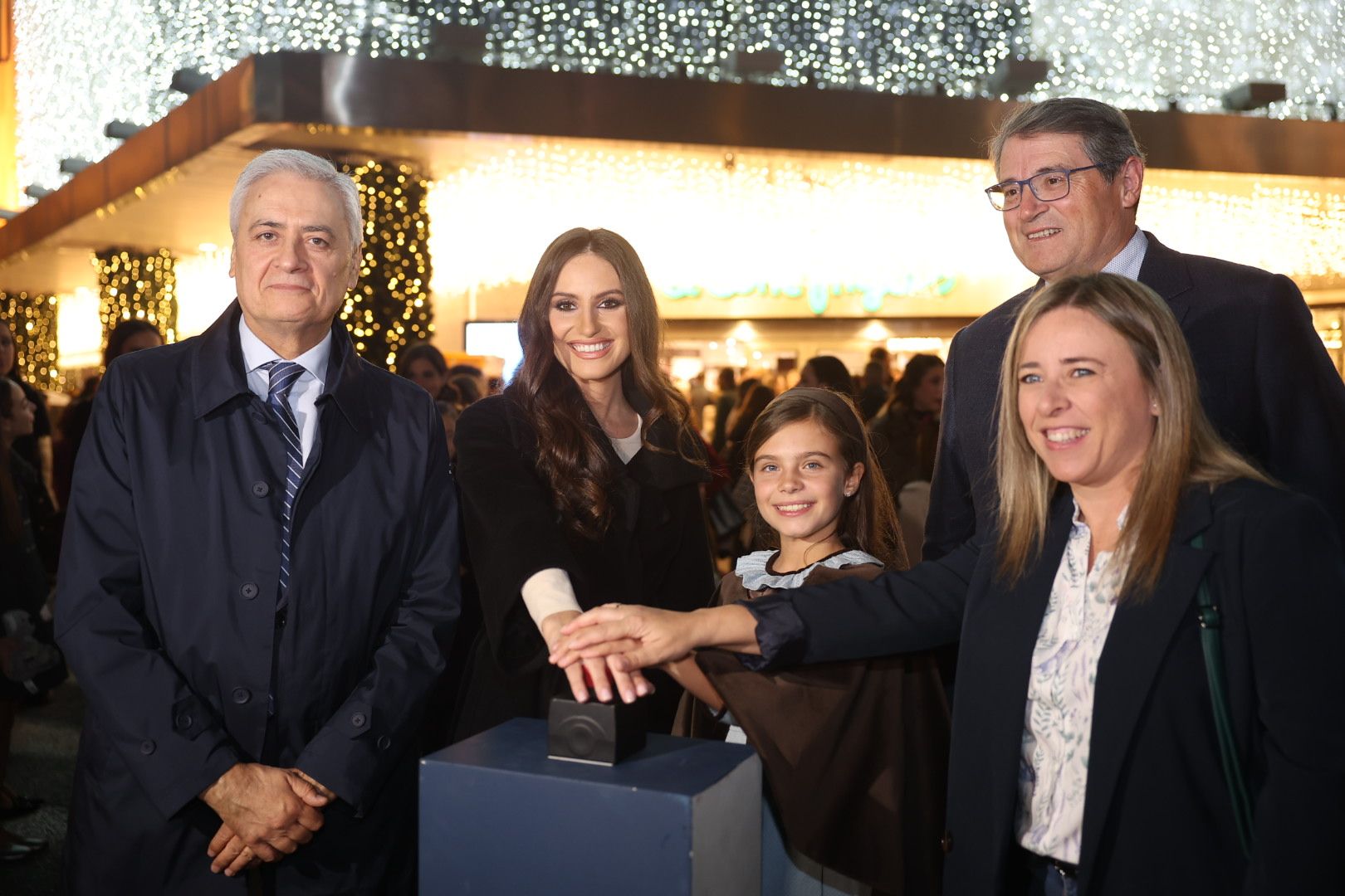 El Corte Inglés y Nuevo Centro inauguran las luces de Navidad en clave fallera