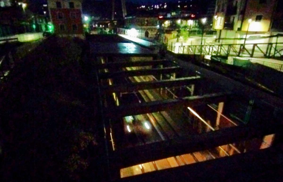 El primer tren que circuló por el soterramiento, en la tarde del pasado lunes.