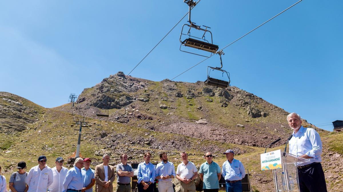 Un instante de la presentación de la telecabina Astún-Candanchú, este jueves.