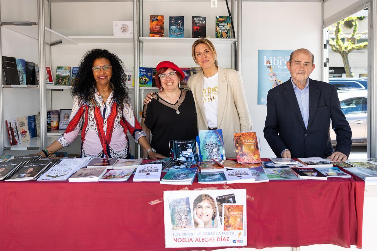 Alcaldesa de Pozuelo en la Feria del Libro