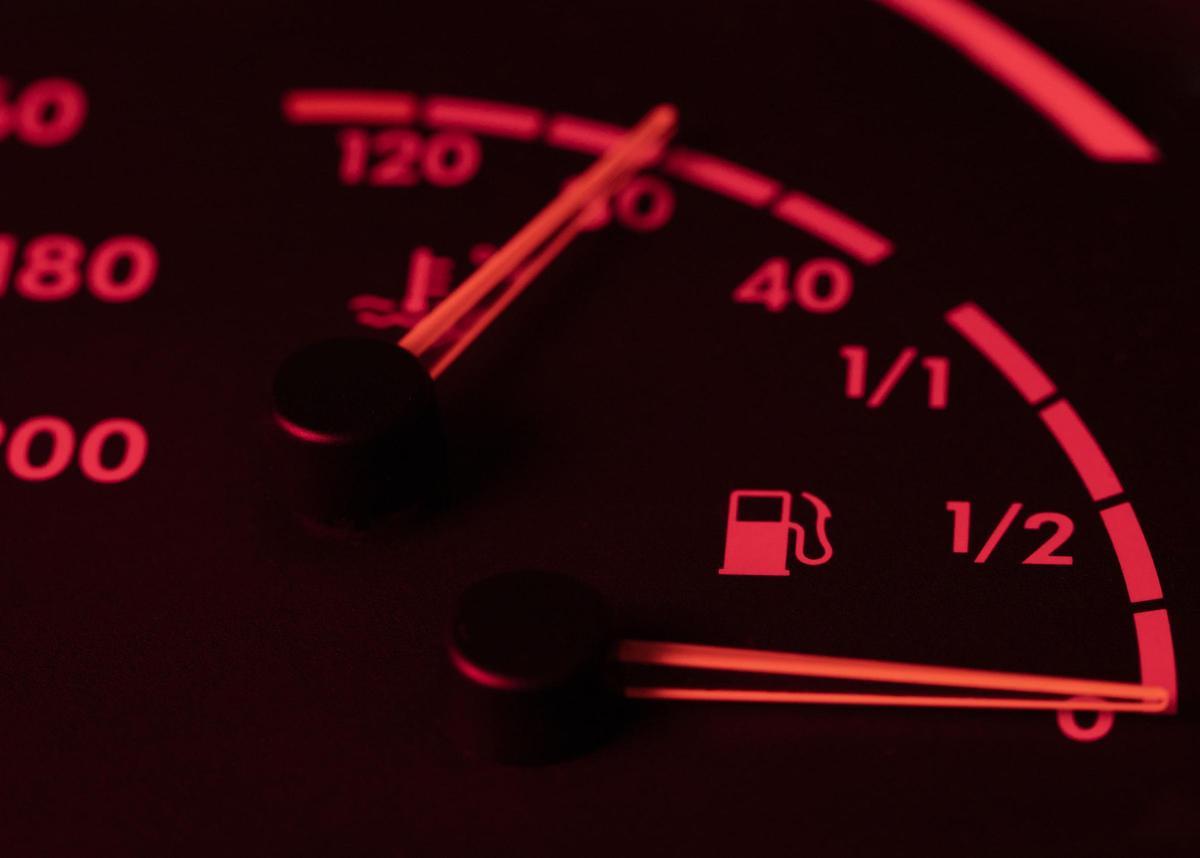 Lo que le puede pasar a tu coche si conduces en reserva