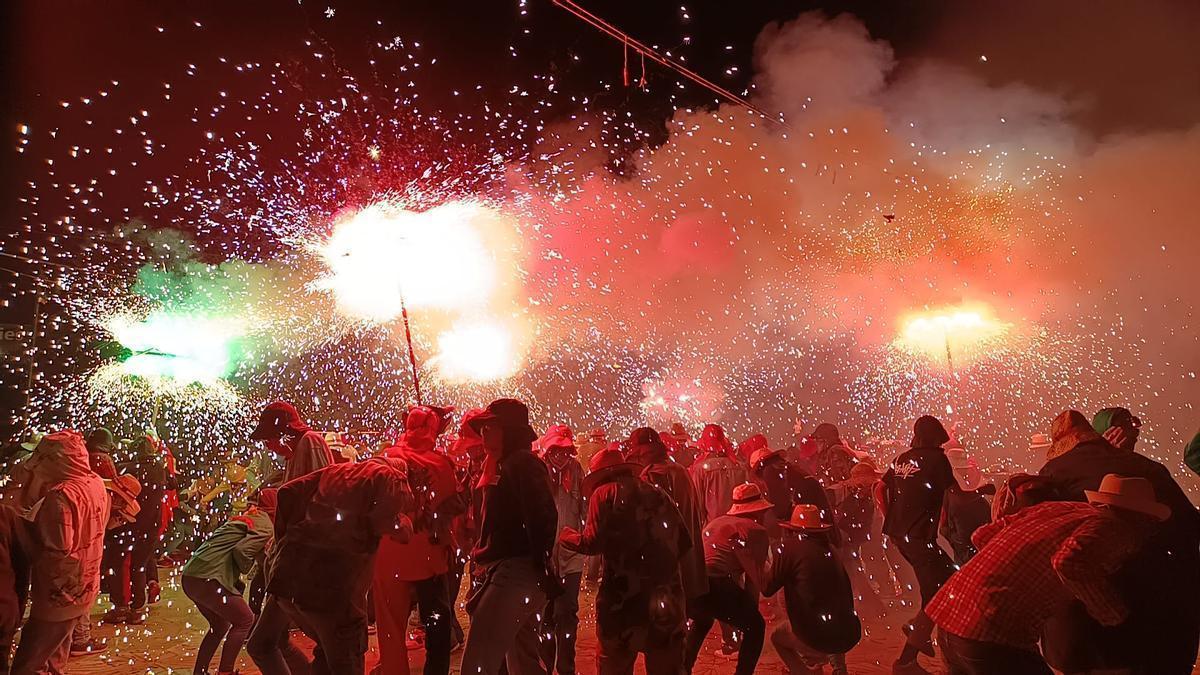 El correfoc, que es fa el divendres de festa major, té una tradició de més de 40 anys