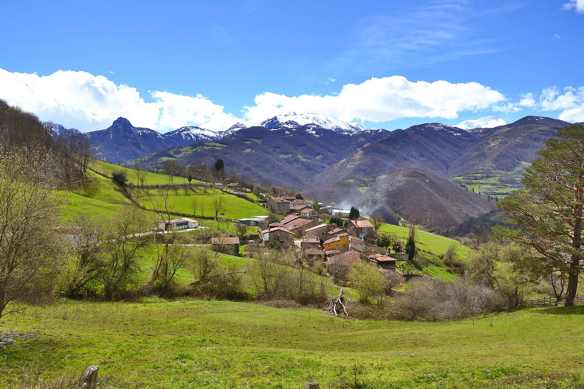 El precioso pueblo de Bendueños, en Lena.