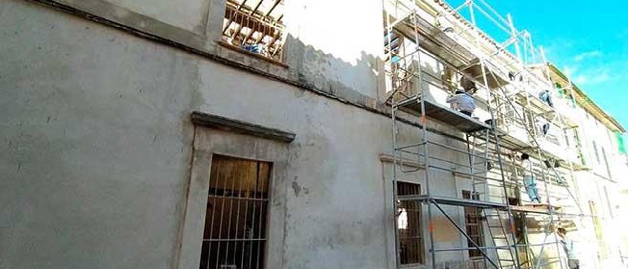 Obras en el teatro Defensora de SÃ³ller, un emblemÃ¡tico edificio del municipio.