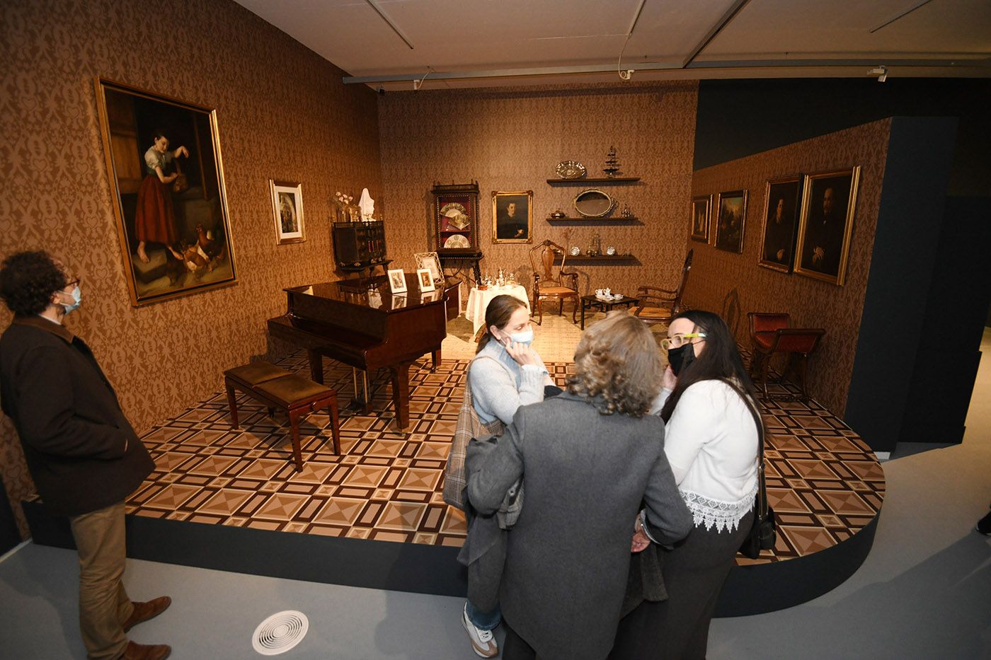 Exposición Museo de Pontevedra: "De Babiano Méndez-Nuñez a Mendoza Babiano. Dúas xeracións de mulleres para a historia de Pontevedra"