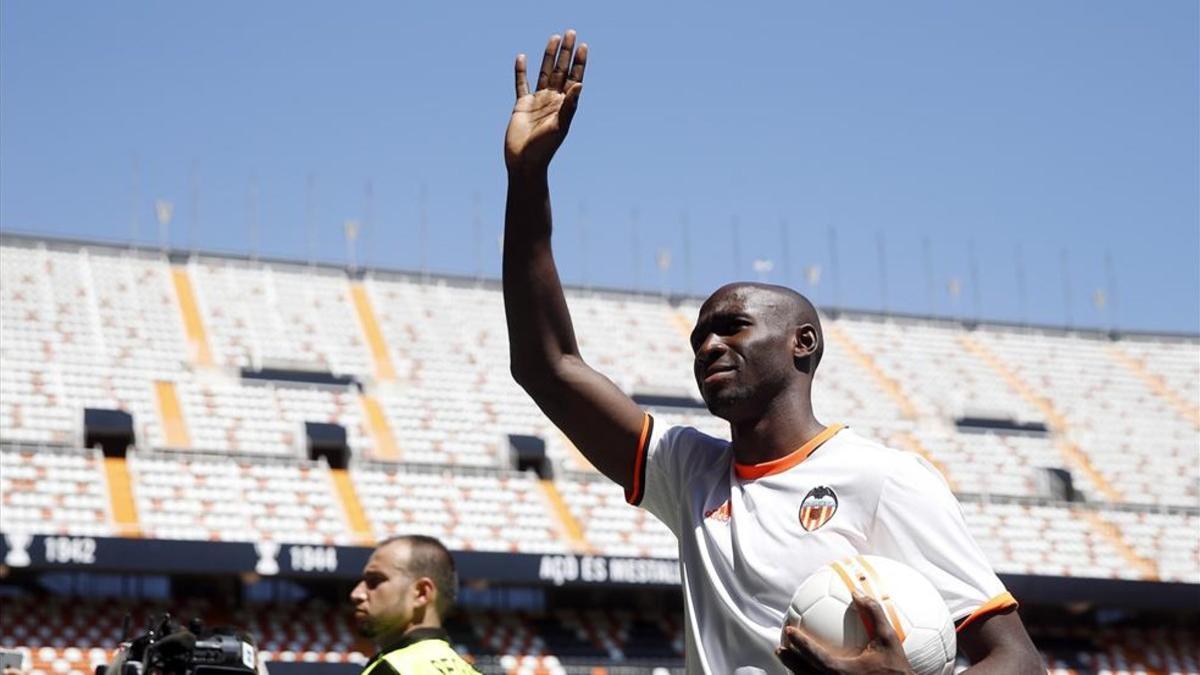 Mangala entiende que su etapa en el Valencia ya ha terminado