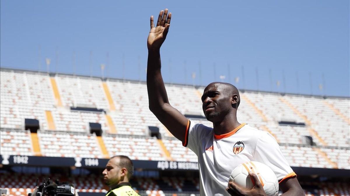 Mangala entiende que su etapa en el Valencia ya ha terminado