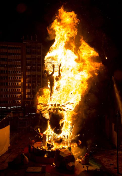 Cremà de la falla municipal de Okuda