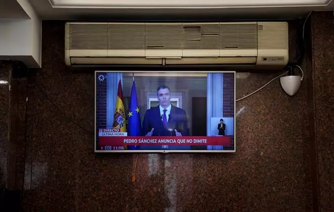 España frente al televisor para ver a Pedro Sánchez