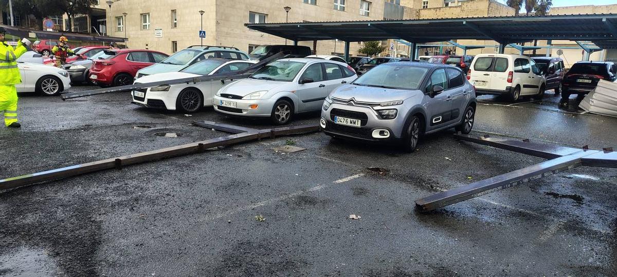 Fotogalería | Un vendaval provoca destrozos en Plasencia Fotogalería | Un vendaval provoca destrozos en Plasencia