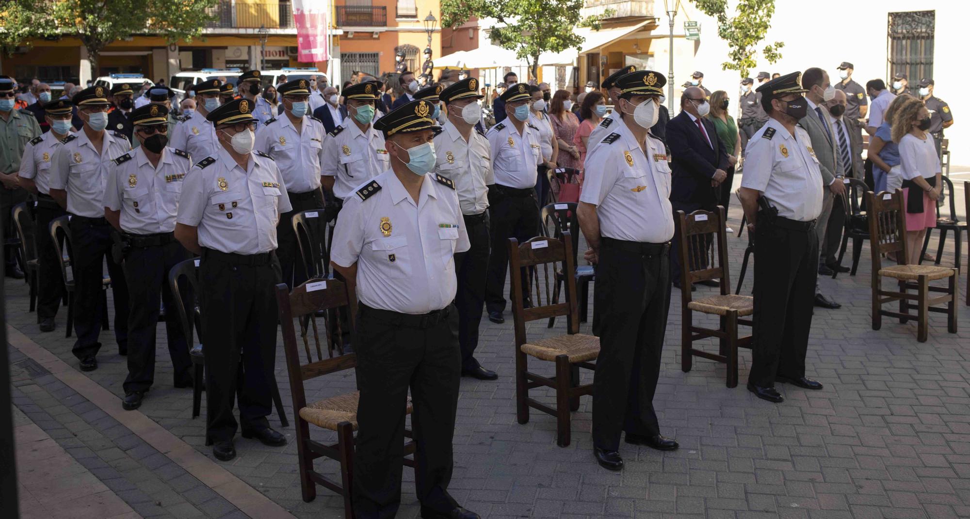 Entrega del bastón de mando al inspector jefe de la Comisaría de la Policía Nacional de Alzira - Algemesí.