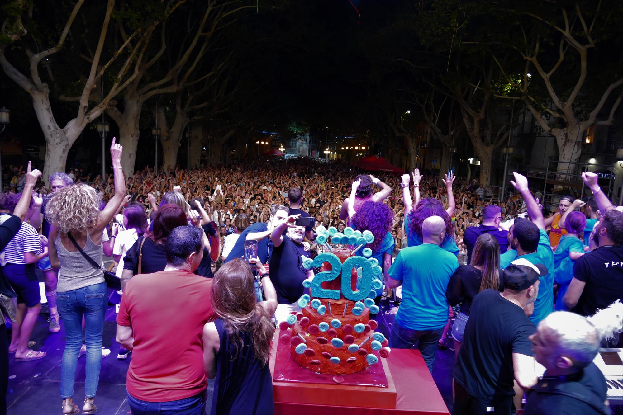 Multitudinari final de festa per celebrar els vint anys d'Acústica