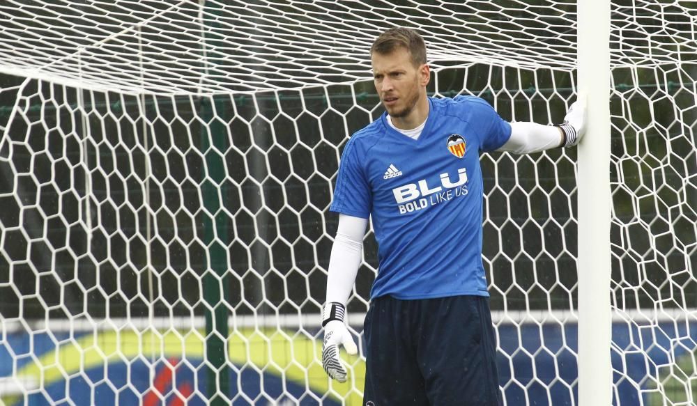 Intenso entrenamiento del Valencia en Évian-les-Bains