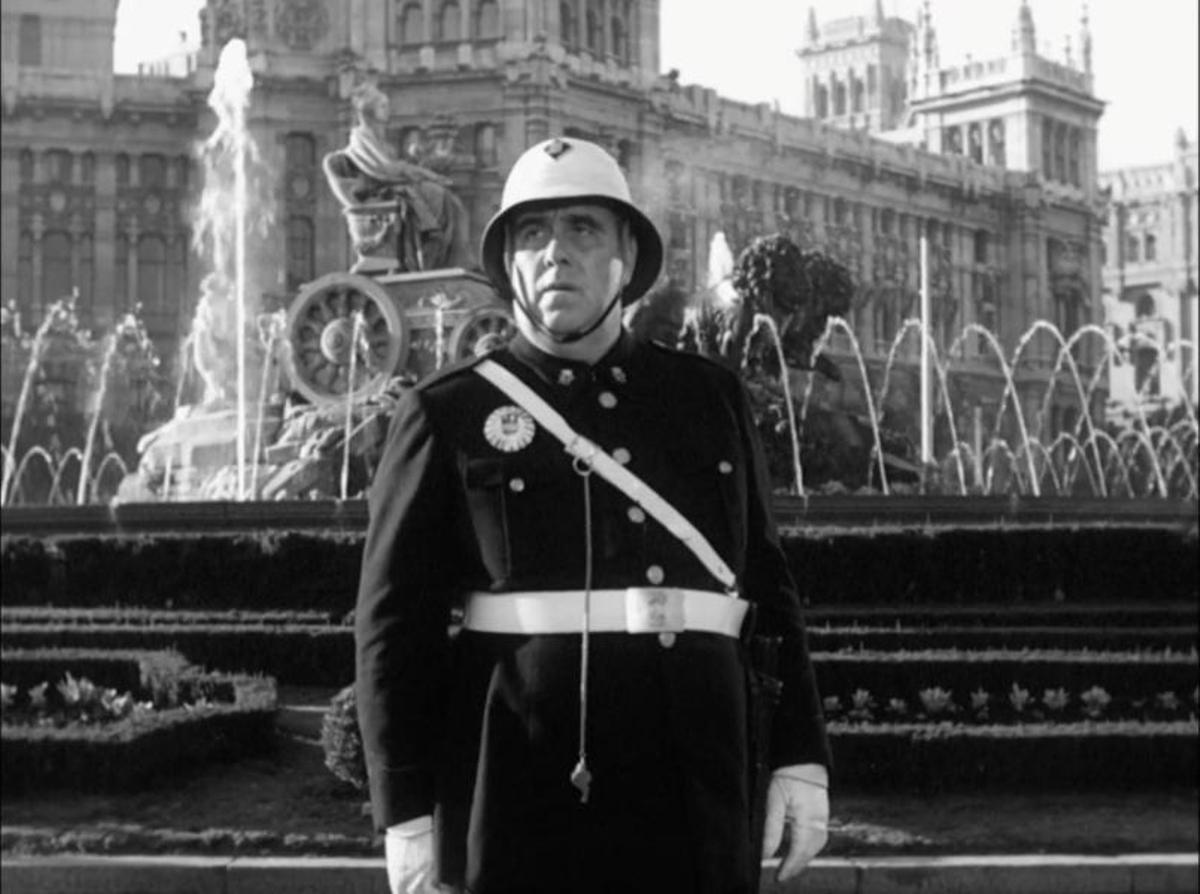 Fotograma de 'Manolo, guardia urbano', de Rafael J. Salvia.