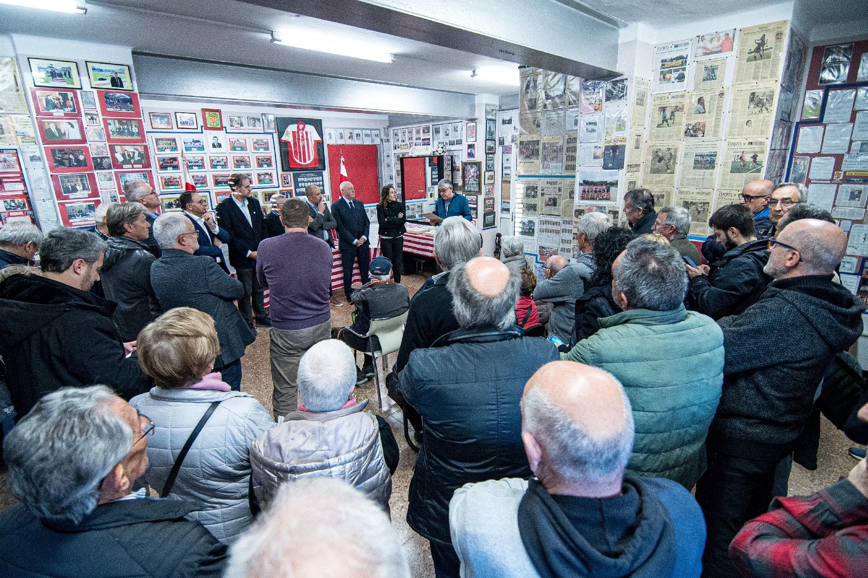 Presentació de les camisetes i banderes històriques del CE Manresa