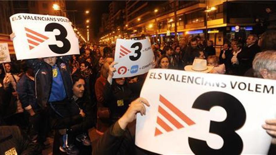 Las universidades reclaman la vuelta de TV3 y el arranque de &#039;Àpunt&#039;