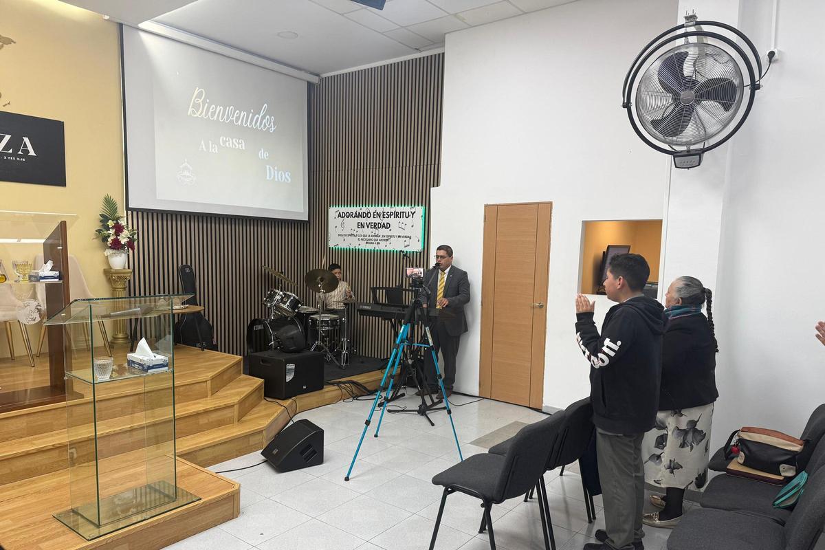 Un instant d'una celebració evangelista a Girona