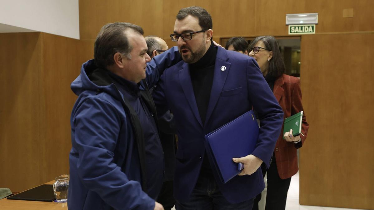 José Luis Alperi y Adrián Barbón.