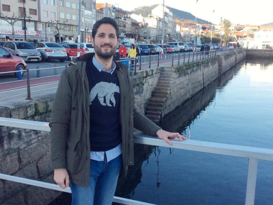 Hugo Fandiño Alberte (PSOE). Es el actual secretario xeral del partido en Cangas. Licenciado en Derecho, perteneció a las Juventudes Socialistas de Cangas. Llegó a la secretaría local del partido tras gana las primarias a Alfredo Iglesias, que fue concejal en este pasado mandato.