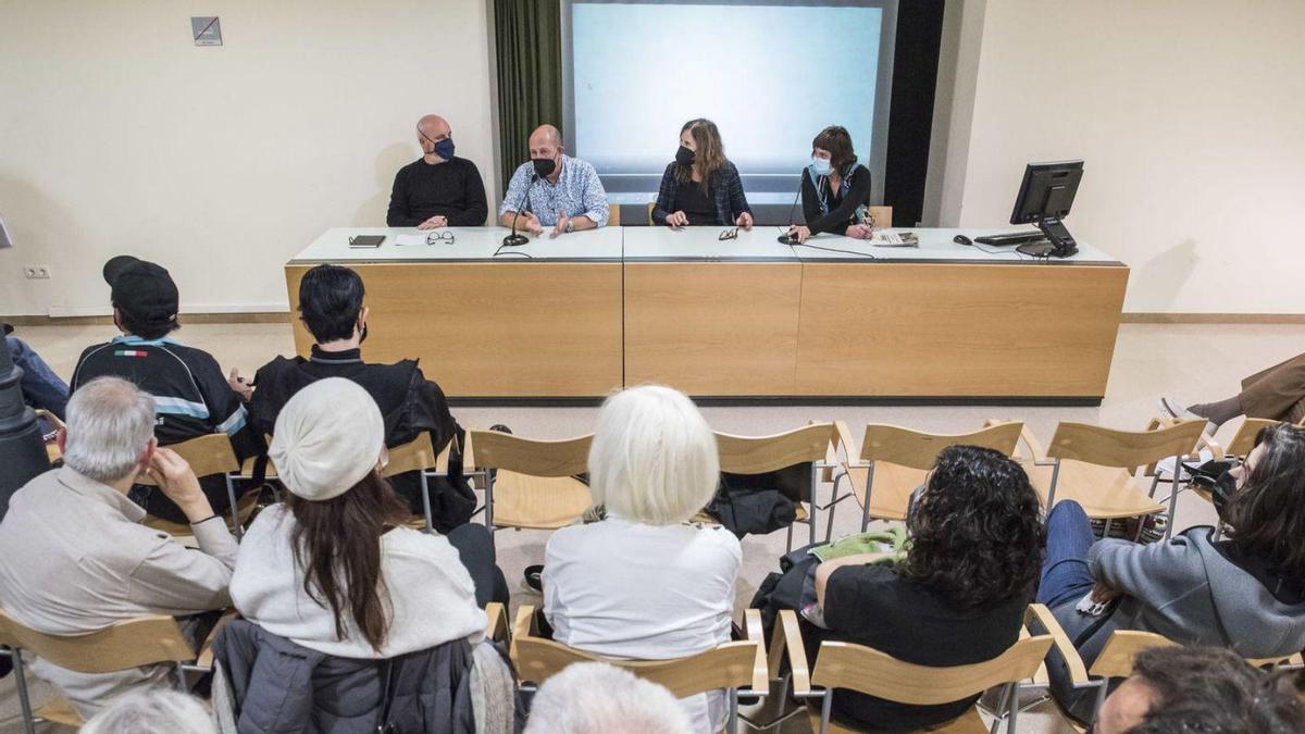 Un moment del debat entre Jordi Laffon, Àlvar Calvet, Roser Oduber i Lourdes Fisa | OSCAR BAYONA