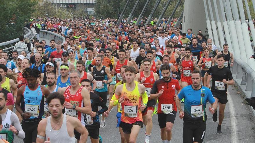 La San Martiño tiñe de colores las calles de Ourense