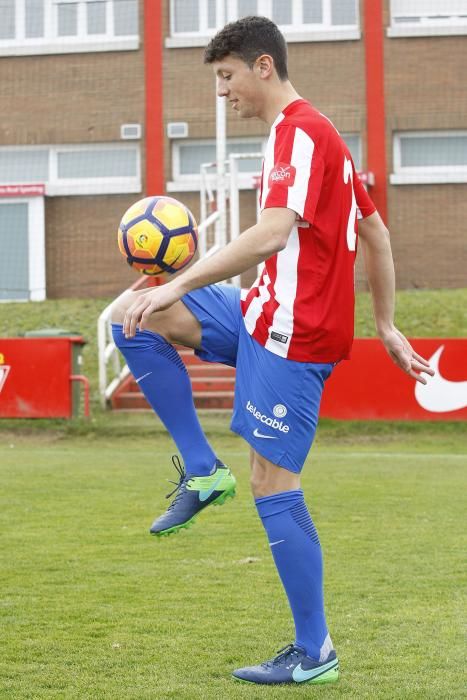 El Sporting presenta a Mikel Vesga