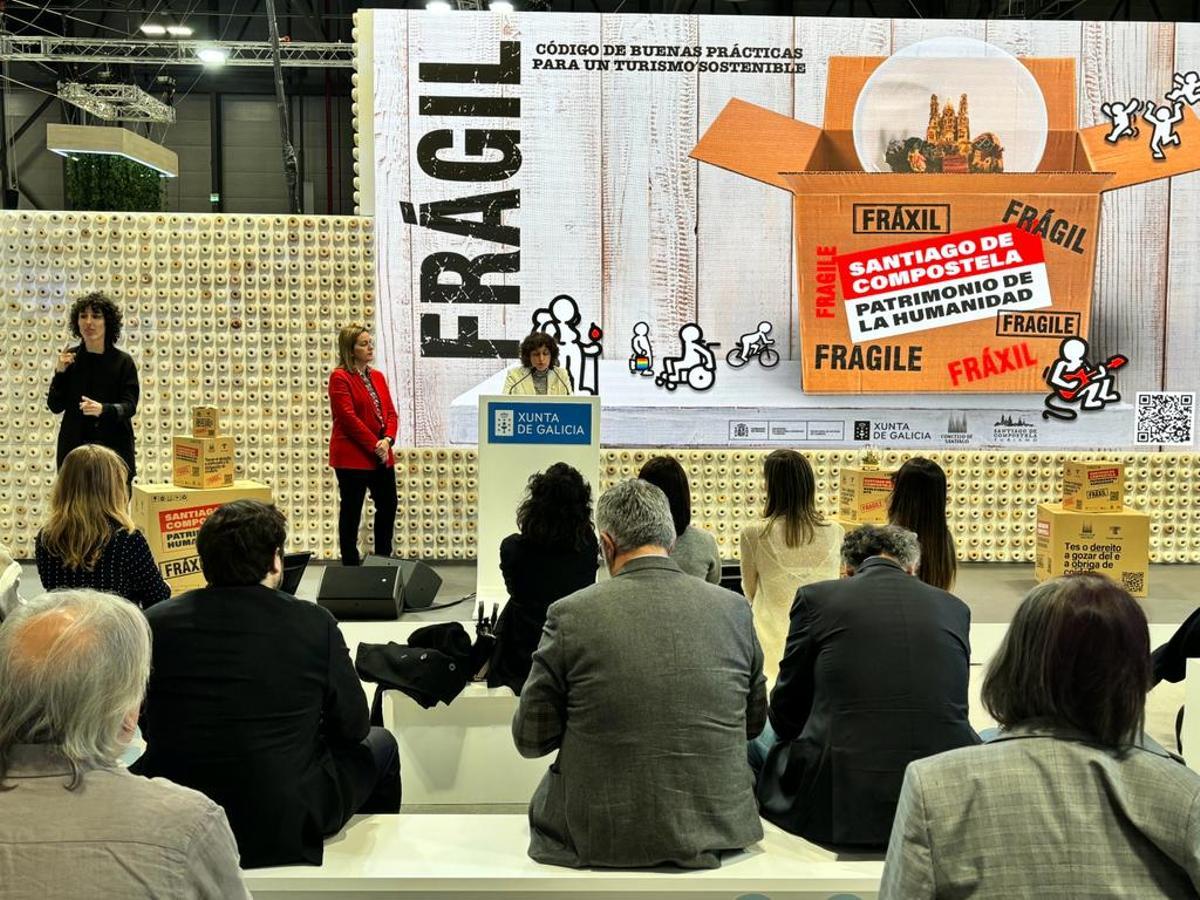 Goretti Sanmartín e Míriam Louzao presentando en Fitur a campaña 'Fráxil'
