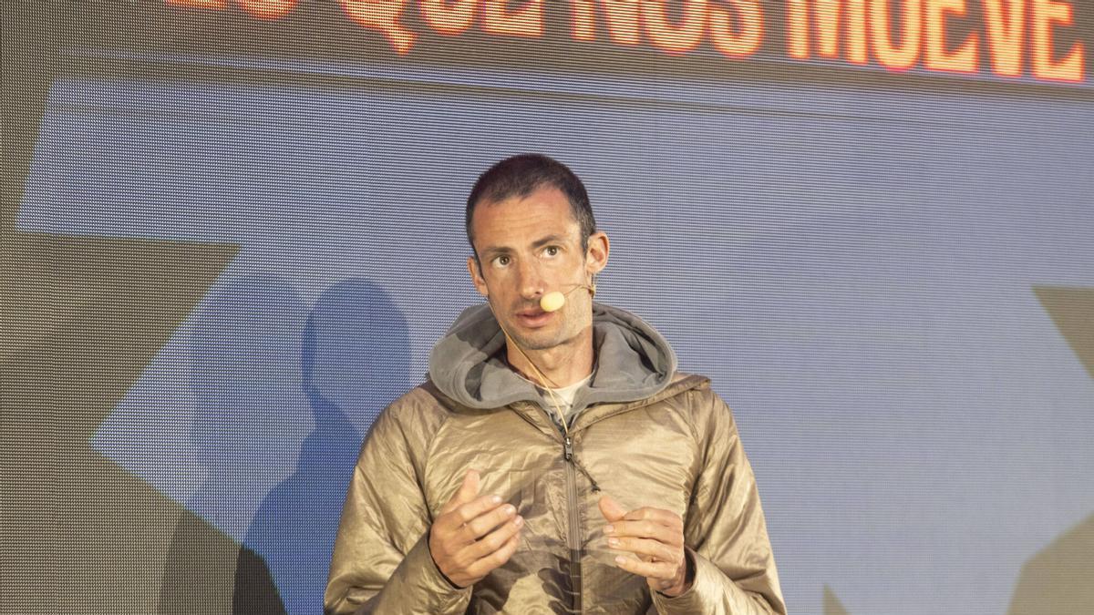 Kilian Jornet reúne a más de 2.000 personas en Son Moix