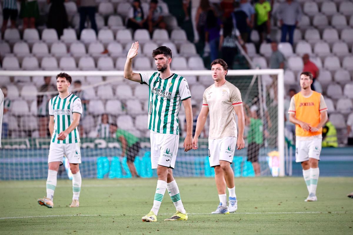 Theo Zidane, en el centro de la imagen, tras el encuentro ante el Huesca en El Arcángel, el último de la pasada temporada.