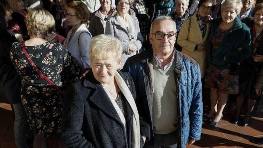 Vecinos homenajeados, antes de la comida de confraternización de la asociación vecinal de El Llano.