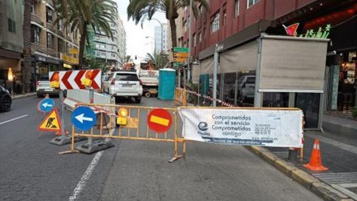 Trabajos recientes en la calle Olof Palme por Emalsa.